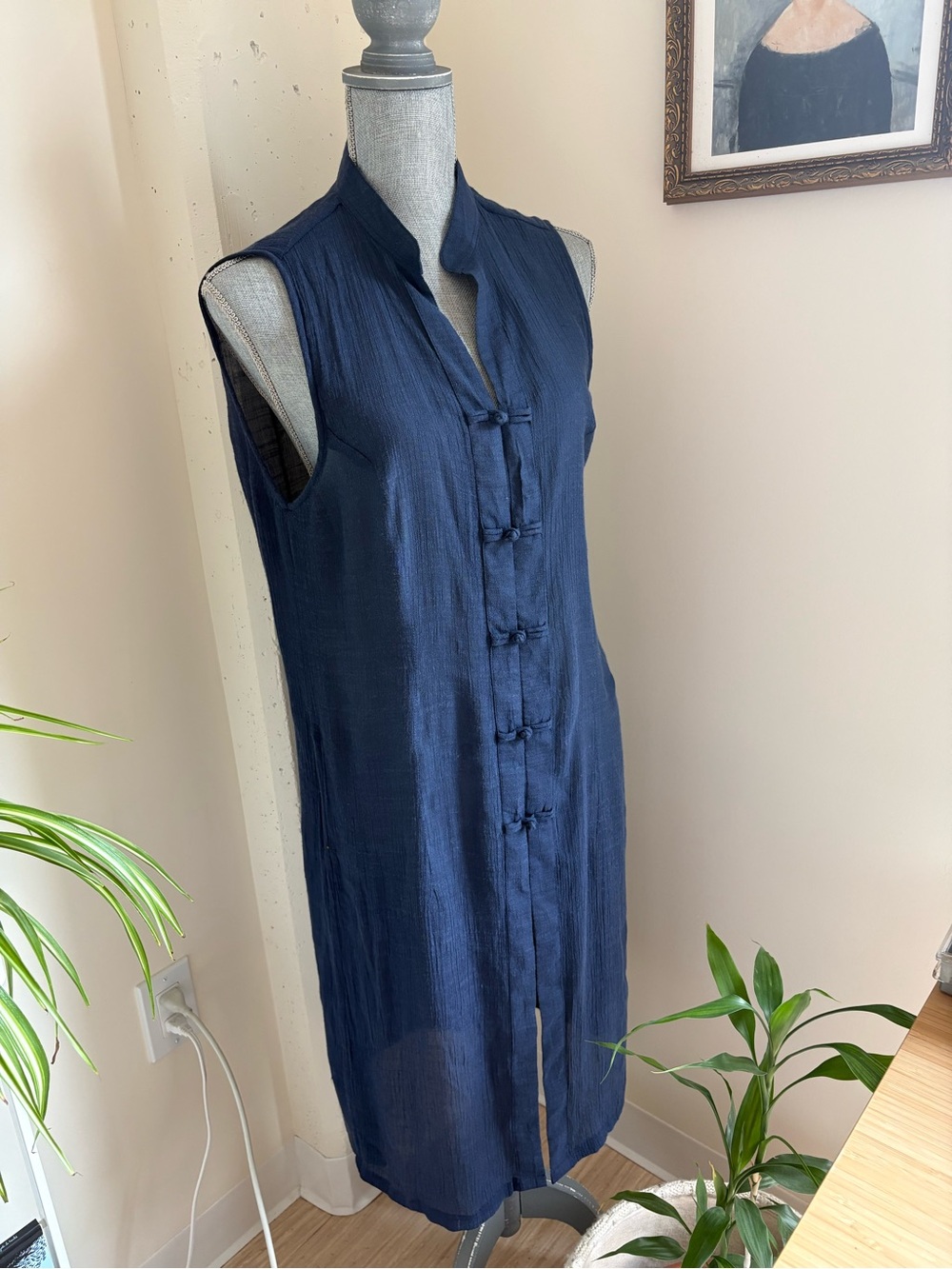 Sleeveless Navy Mandarin-Collar Tunic